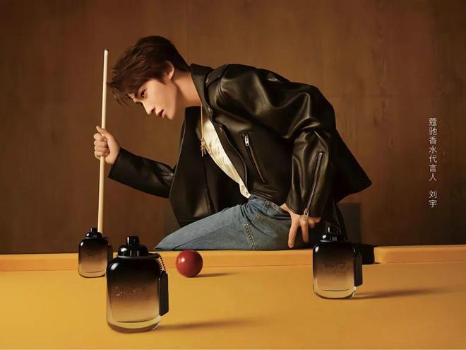 和IU的绽放满足了少女的全部幻想开元ky棋牌本周时髦大事｜陈都灵(图11)
