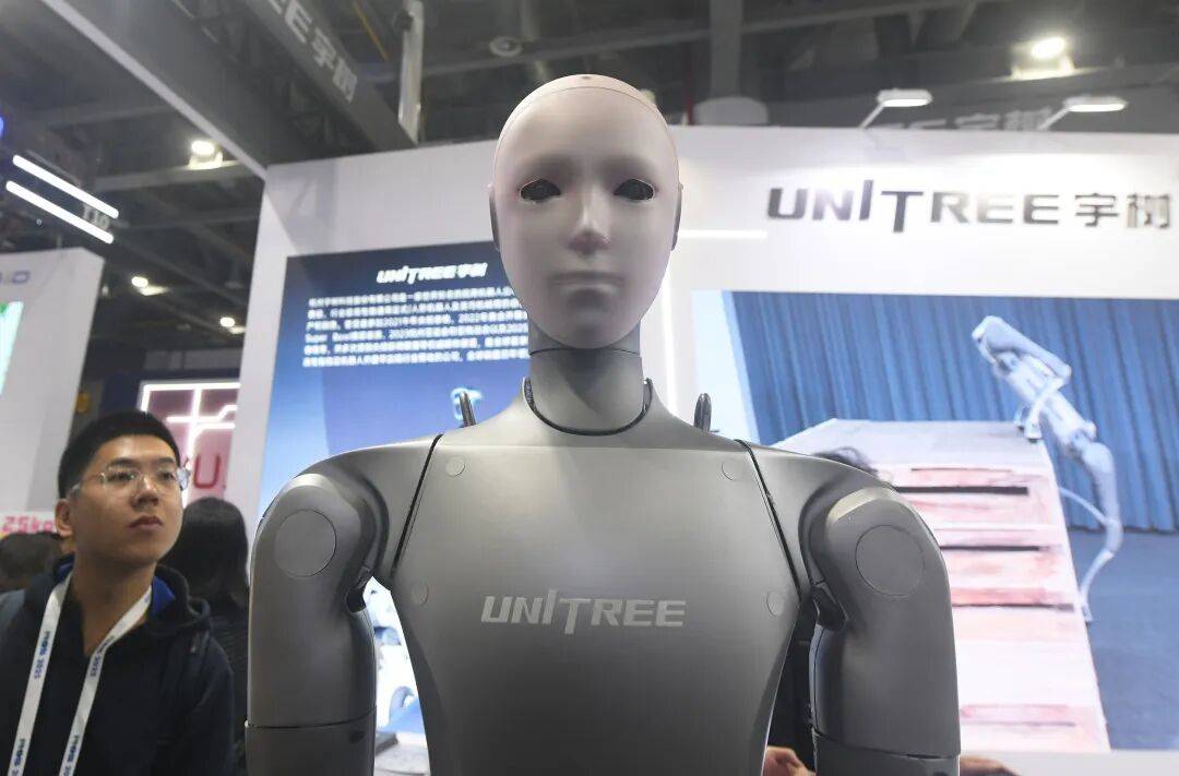 机器人因「手」再次延期；理想回应 MEGA 起火事件 极客早知道开元ky棋牌ChatGPT 上线「公司知识库」；Optimus(图5)