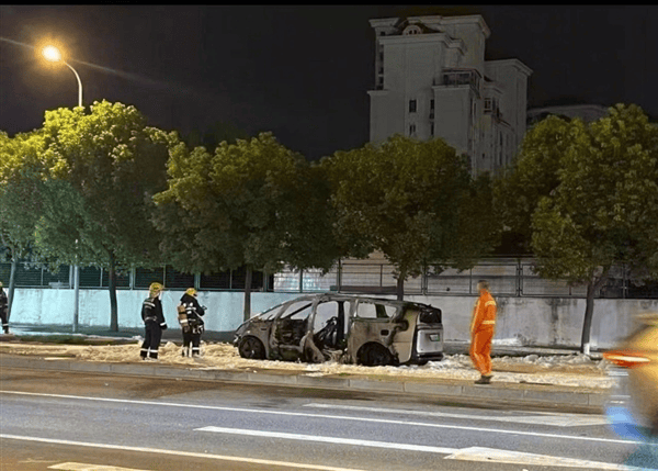 机器人因「手」再次延期;理想回应 MEGA 起火事件 极客早知道开元ky棋牌ChatGPT 上线「公司知识库」;Optimus(图4) 机器人因「手」再次延期;理想回应 MEGA 起火事件 极客早知道开元ky棋牌ChatGPT 上线「公司知识库」;Optimus(图4)